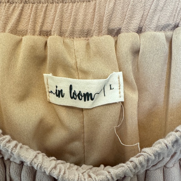 Elegant Tan Maxi Skirt with White Floral Detail - Picture 2 of 4